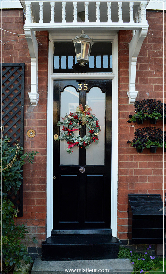 How to Decorate a Christmas Wreath- Audenza