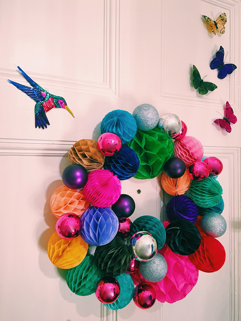 TA-DA! One modern, colourful door wreath can then be hung in your home.