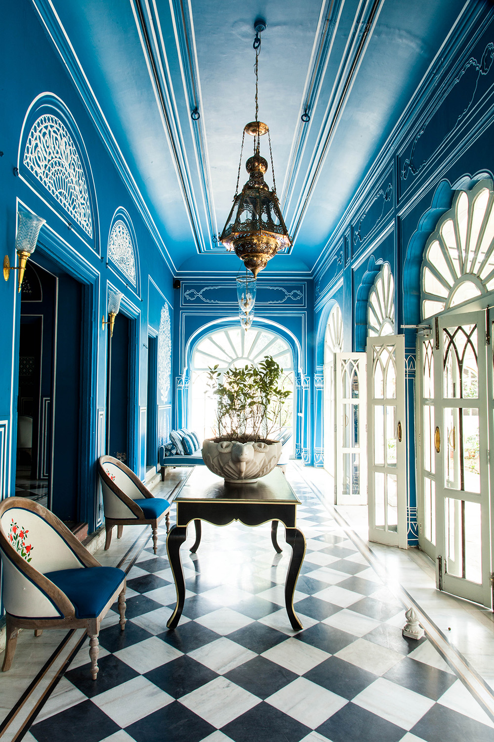 East meets west in spectacular style at Bar Palladio Jaipur to create a luxurious and out of this world orientalist fantasy.  Combine the stunning restaurant décor with the best in Italian cuisine and you have a wonderful setting for a luxurious holiday retreat.