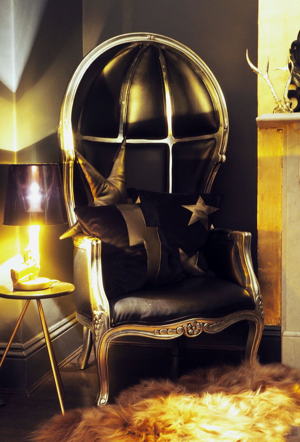 House Tour - Rachel Edmonds. Living room inspiration. Moody interiors. Dark colours and gold accents