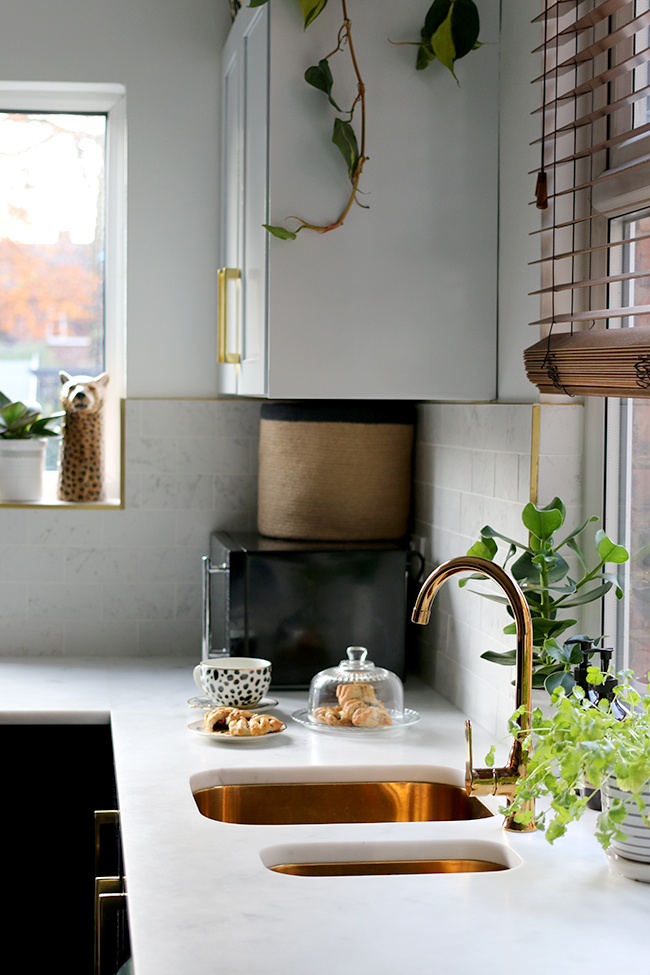Kitchen style tips and inspiration. Looking for a more understated and organic look? why not add brass and soft rose gold accents.
