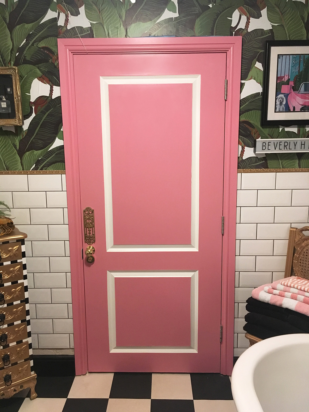 House tour- opulent and eccentric décor. Tropical banana leaf wallpaper in the bathroom with pink accents.