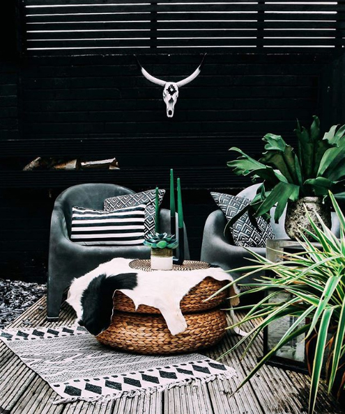 Garden design ideas- how to create an outdoor room. Black, moody garden design idea.