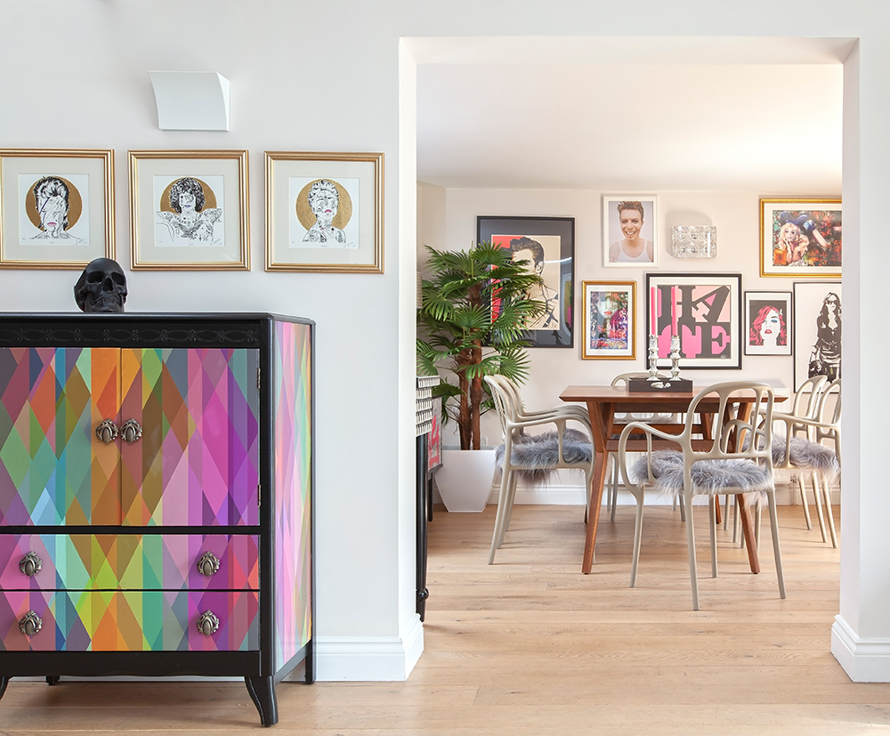 advice from interior designers- colourful accessories