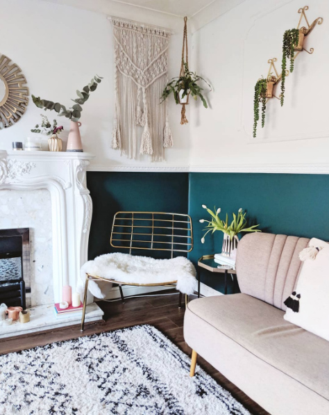 Blush and teal boho inspired living room. Image by @thetetburyhouse