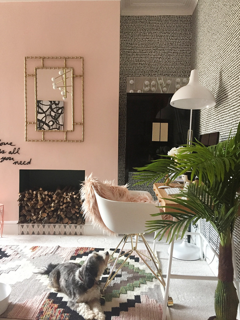 Pink and black living room inspiration. 