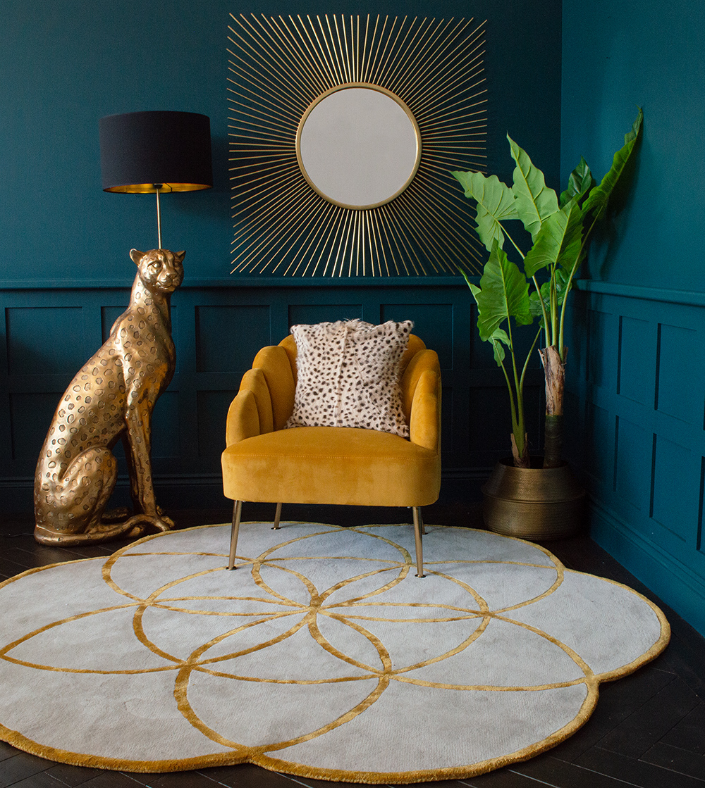 Aria round mustard rug made from wool and viscose. Wool rugs are really durable, perfect for high traffic areas