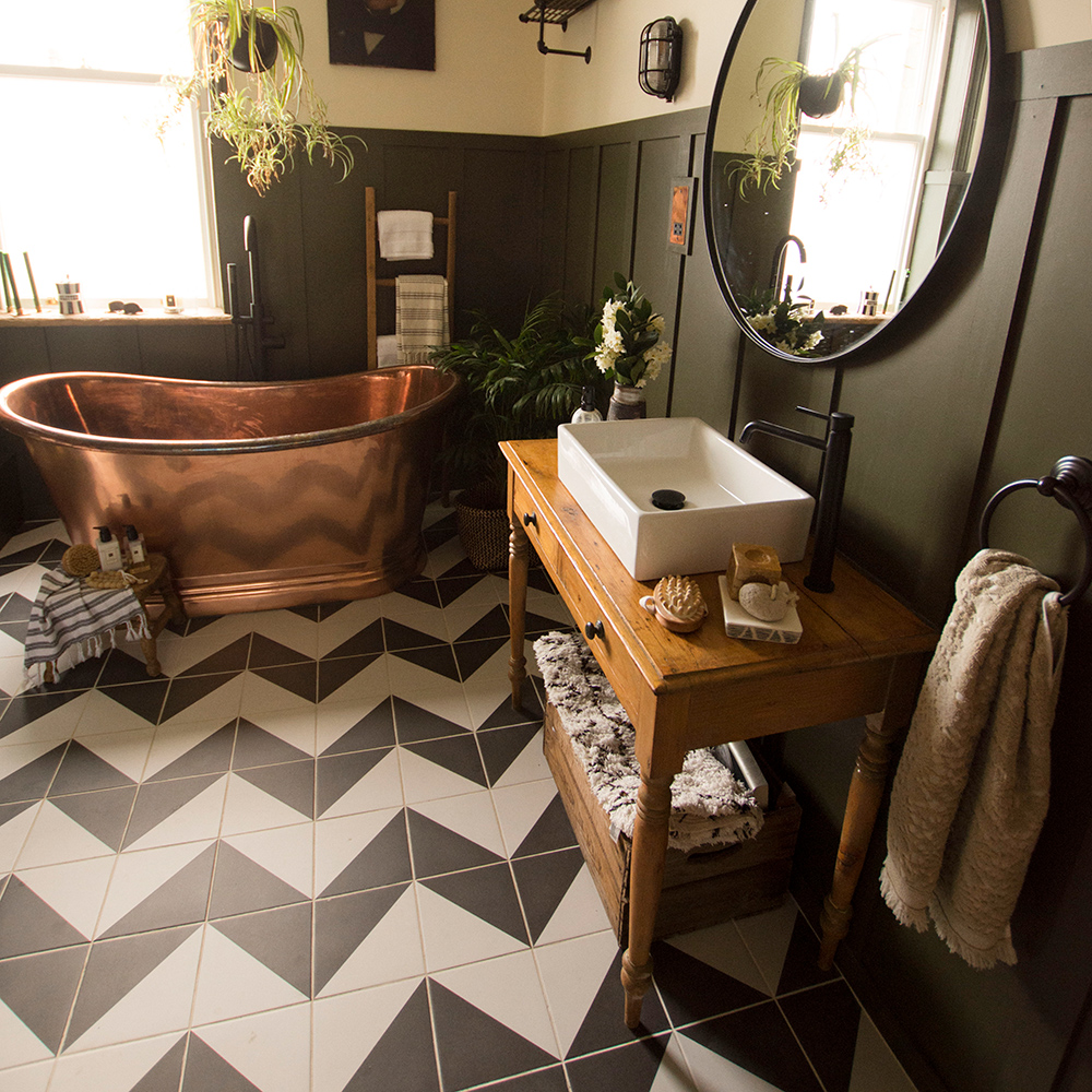 Bathroom inspiration - copper bathtub with monochrome patterned floor tiles