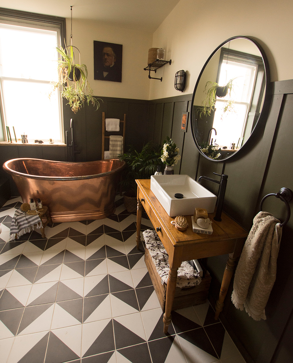 Bathroom inspiration - copper bathtub with monochrome patterned floor tiles