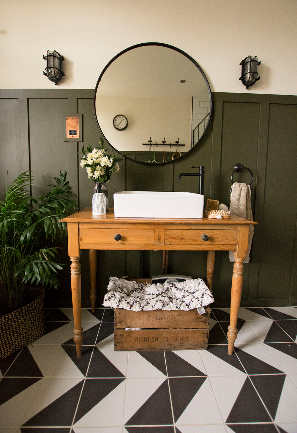 Bathroom inspiration with monochrome patterned floor tiles