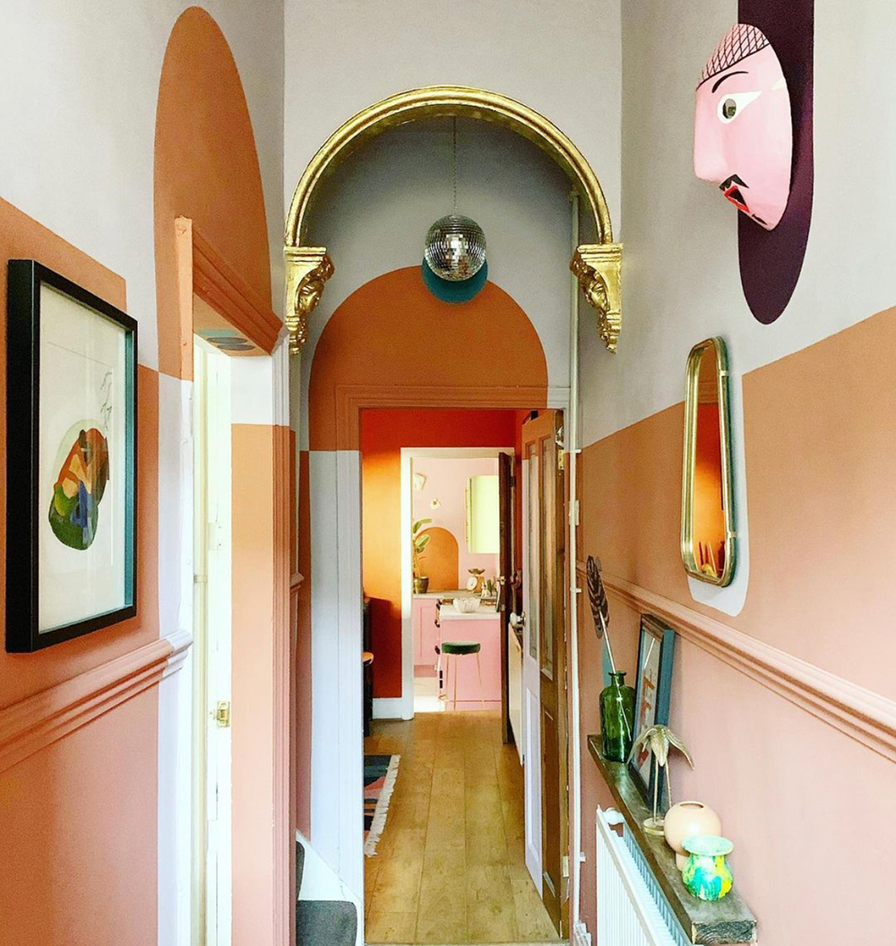 Inspiration for colourful interiors - painting arches in shades of terracotta 