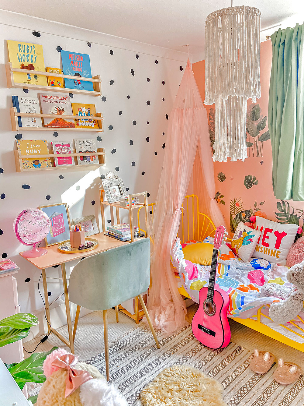Inspiring childrens bedroom decor with monochrome spotty wallpaper 