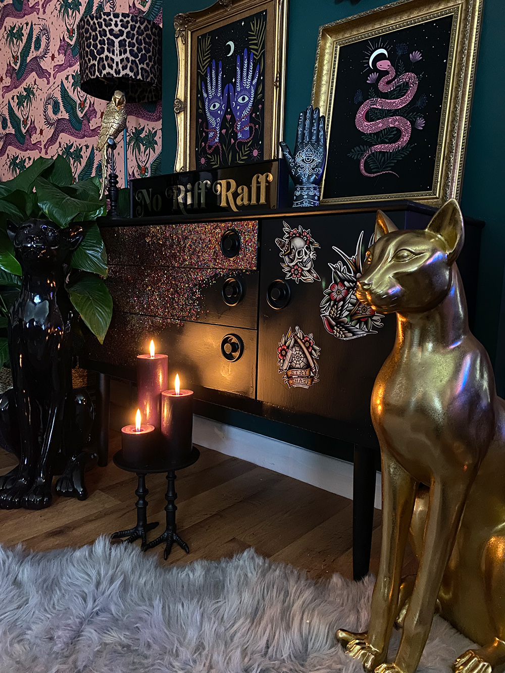 Eclectic living room featuring stunning wallpaper by Emma J Shipley, and we love our Golden Sphynx Cat styled in there! Image by @inside.number.twelve