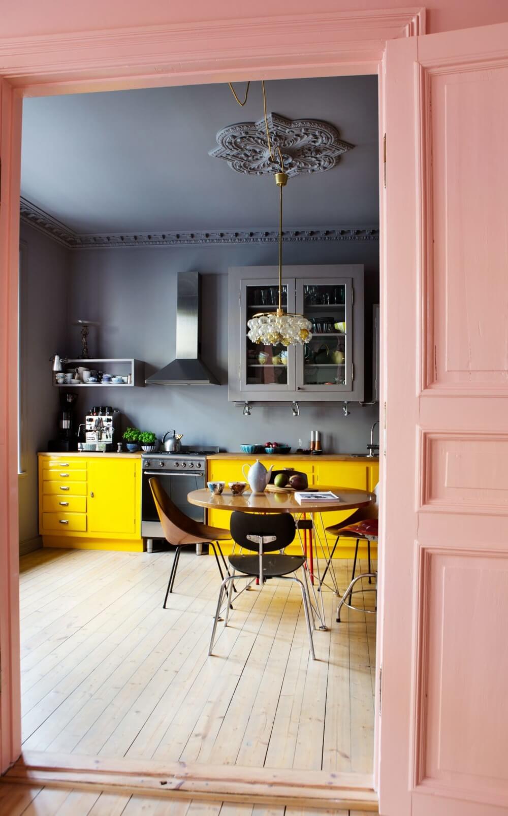 Colourful decor inspiration. Unusual kitchen colour inspiration - combining pink, grey and yellow